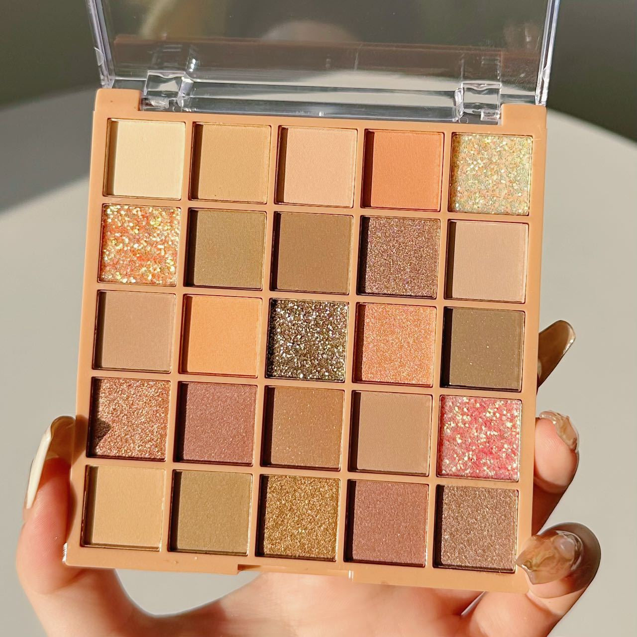 25 Colors Pearly & Matte Eyeshadow Palette – Long-Lasting Shimmer Eye Makeup